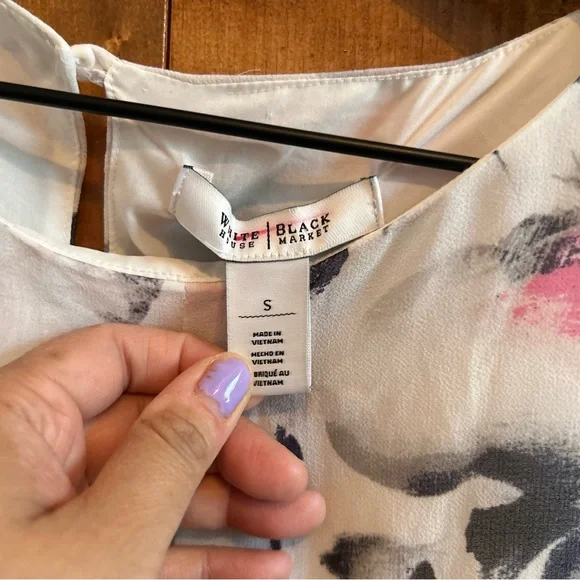 WHBM White House Black Market Med Sleeveless Floral Top - Picture 3 of 4